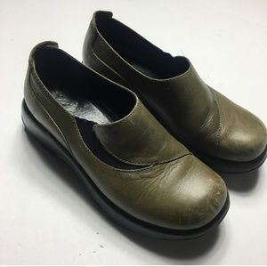 Dansko green shoes with elastic